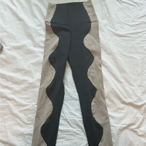 Port the bras two-tone leggings. Black/beige wavy. Worn twice.